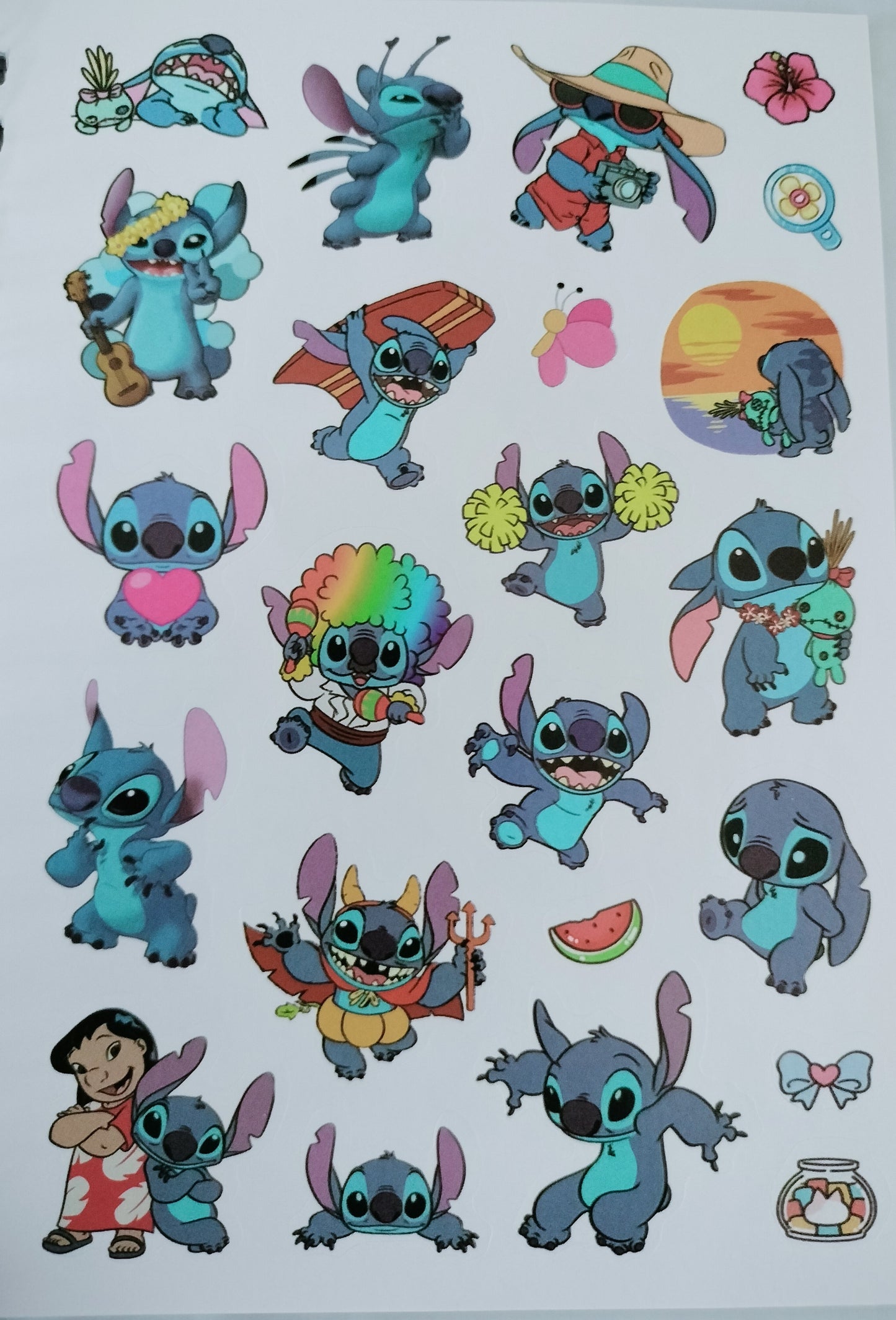 Carnet Stitch 8 pages à petits carreaux + 16 pages de stickers ( + de 350 stickers )