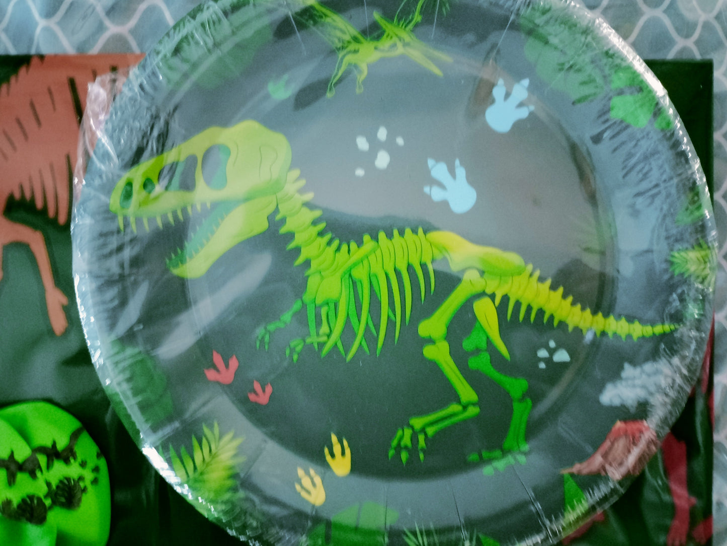 Kit anniversaire Dinosaures : 90 pièces