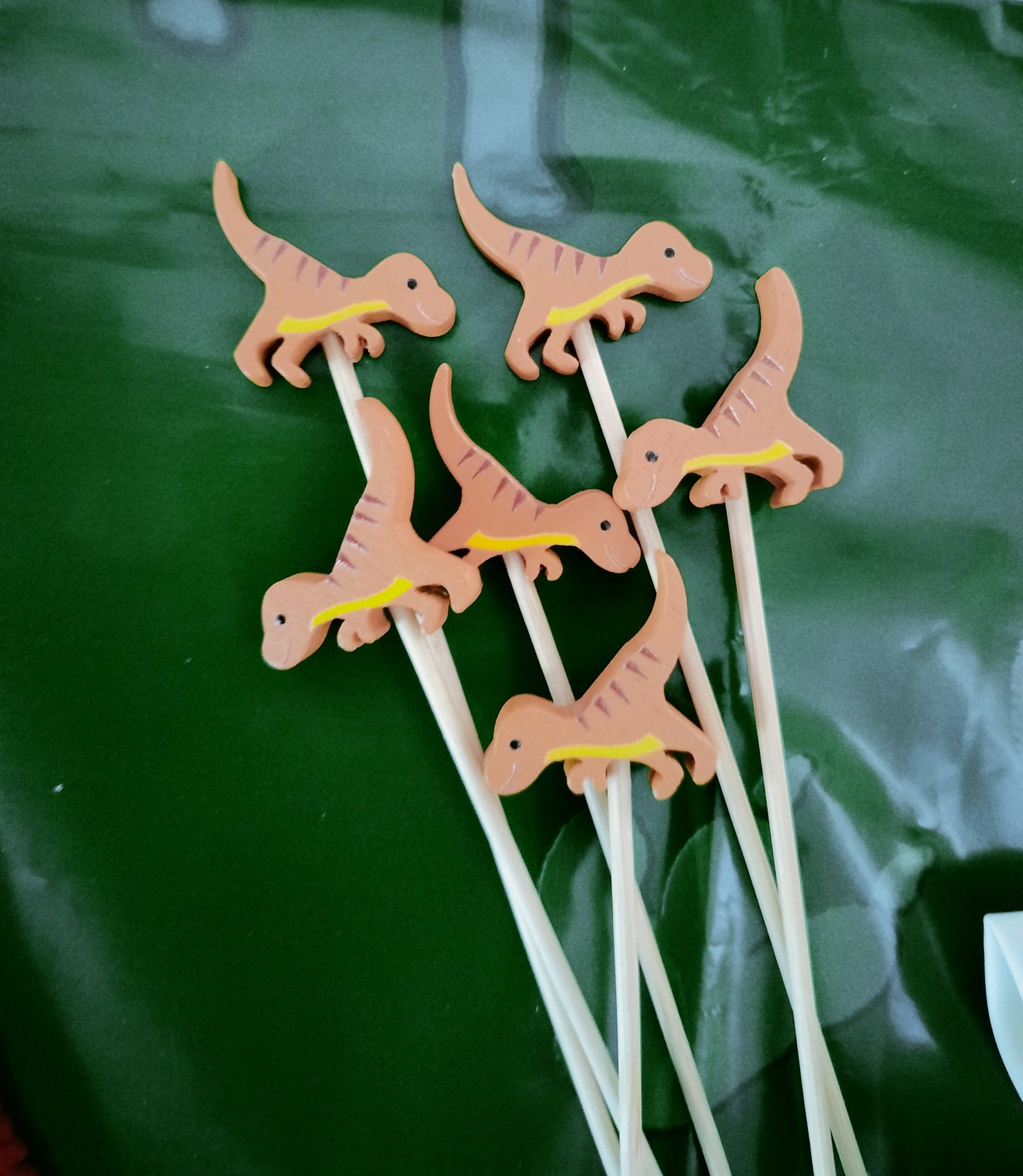 Kit anniversaire Dinosaures : 90 pièces