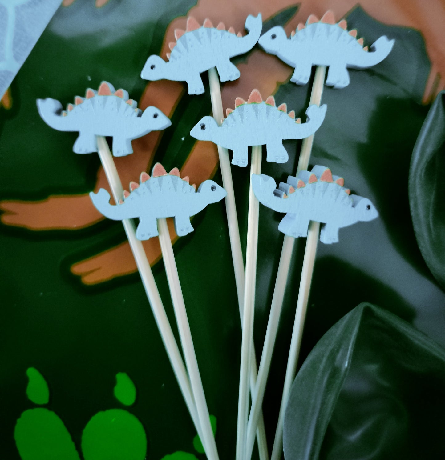 Kit anniversaire Dinosaures : 90 pièces