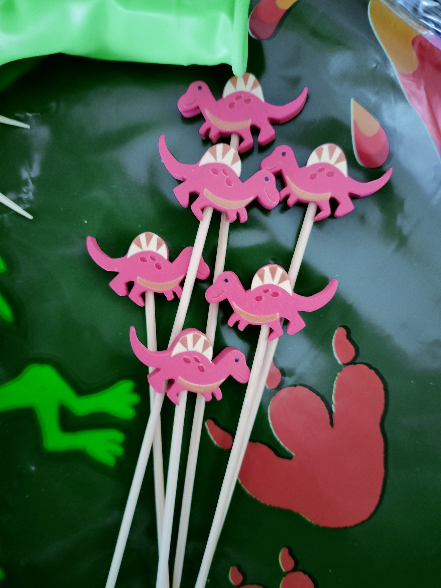 Kit anniversaire Dinosaures : 90 pièces