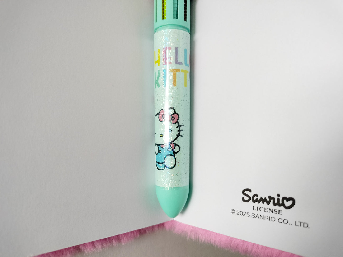 Carnet de notes Hello Kitty avec couverture en peluche