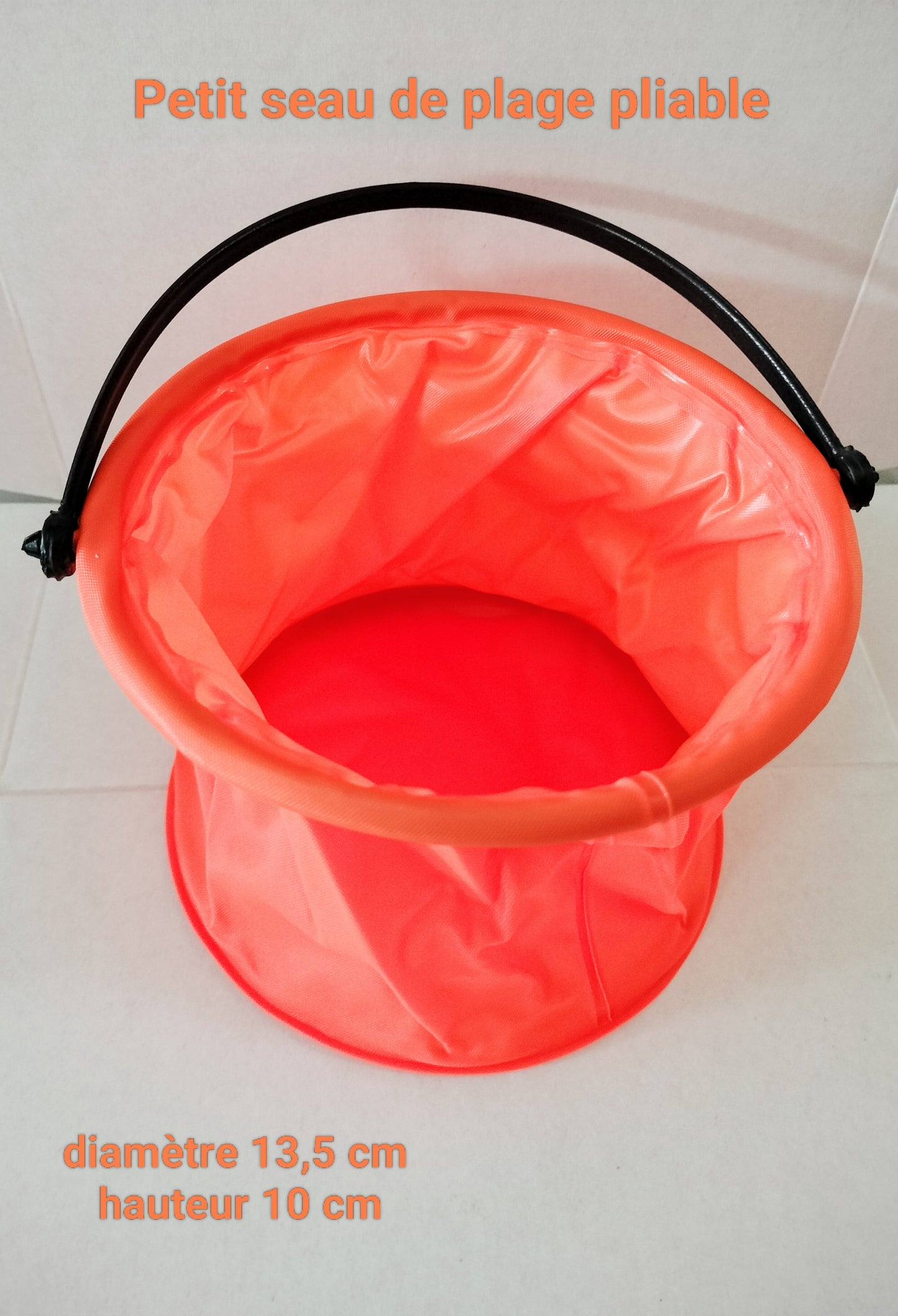 Petit seau de plage pliable