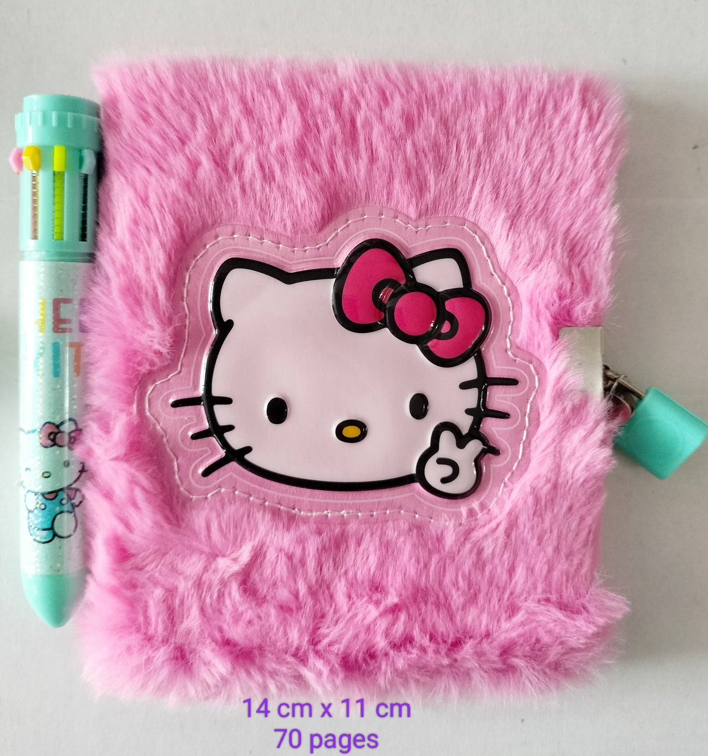 Carnet de notes Hello Kitty avec couverture en peluche